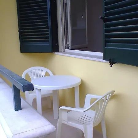 Le Sorelle - Piano Terra Tatil Evi Santa Maria al Bagno
